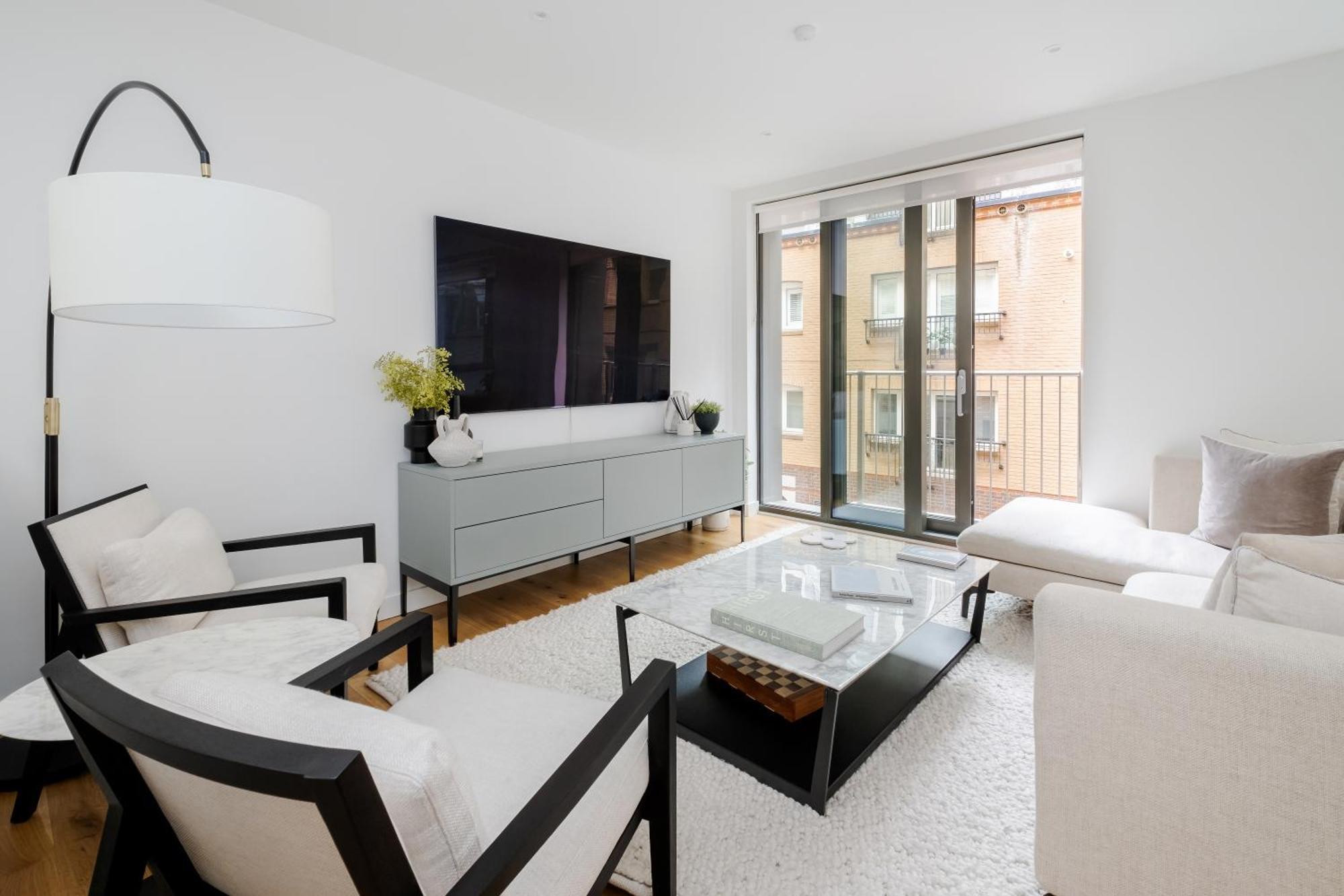 Luxury Mayfair Townhouse With A/c 3br 3ba *