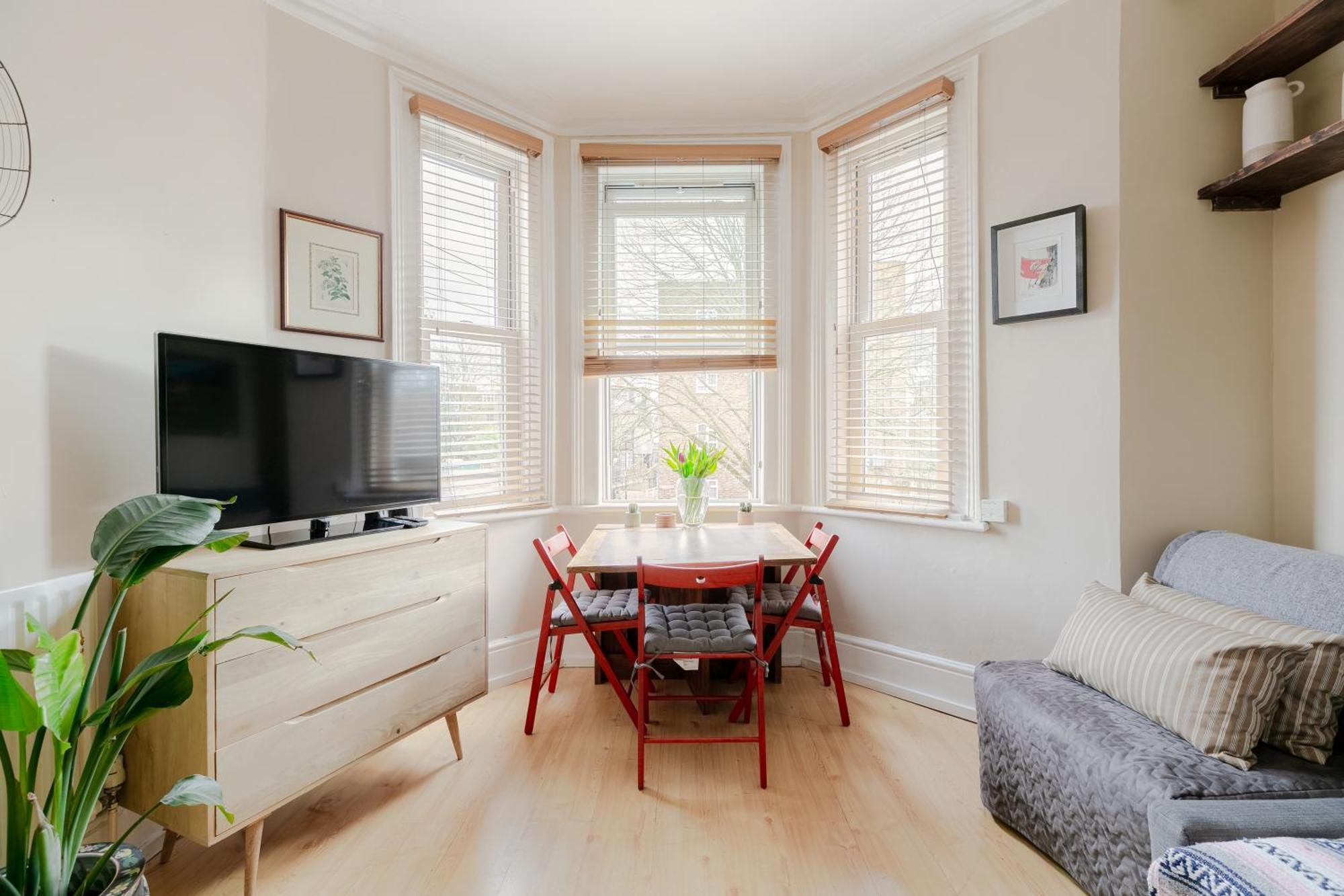 Artistic Pied-a-terre, Steps From The Tube, Moments From London's Heart Apartamento Londres