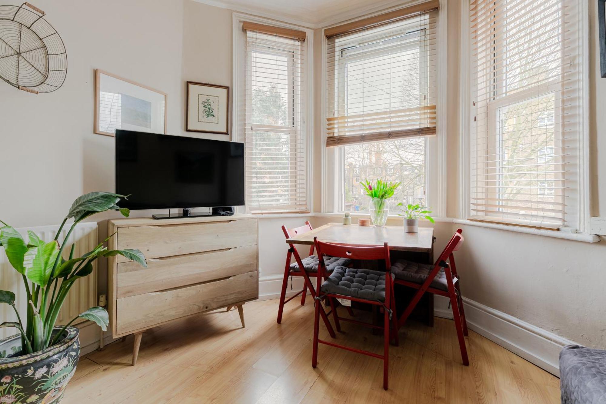 Artistic Pied-a-terre, Steps From The Tube, Moments From London's Heart Apartamento Londres