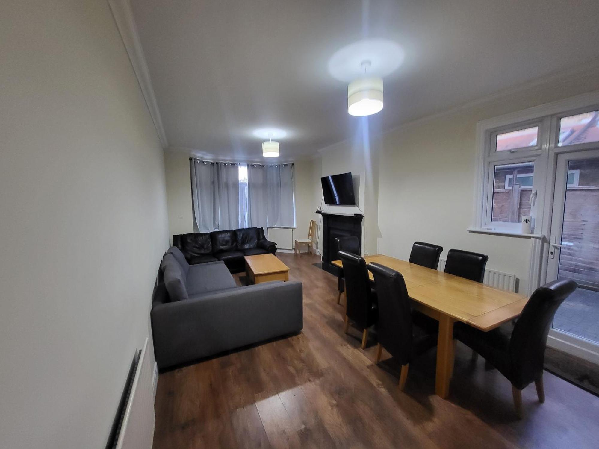 Spacious Central 5 Bedroom House By Tube Station Appartement Londen