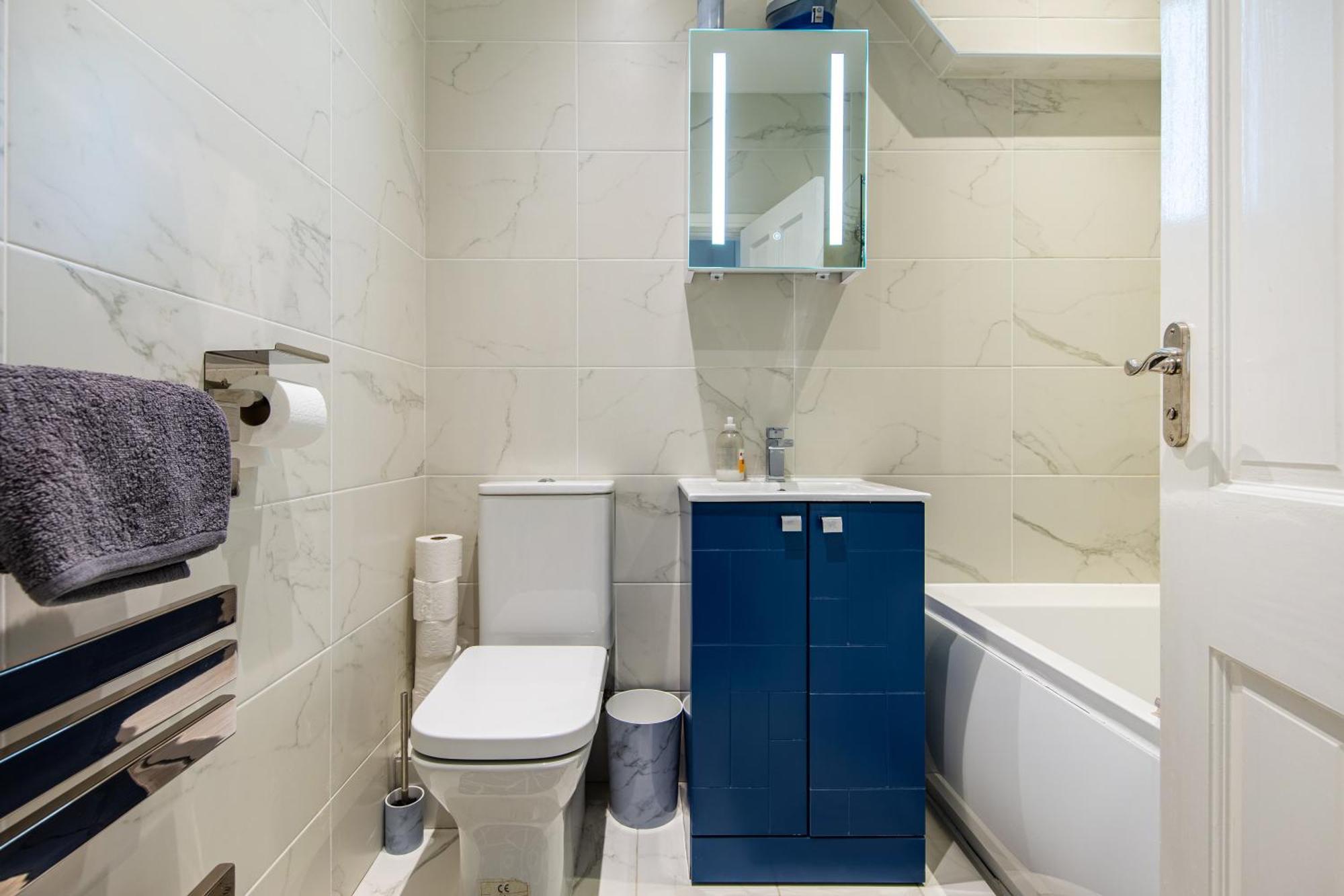 Cosy 1 Bed With Free Parking Close To Underground Station Zone 2 For Quick Access To Up To 5 Guests Apartment *