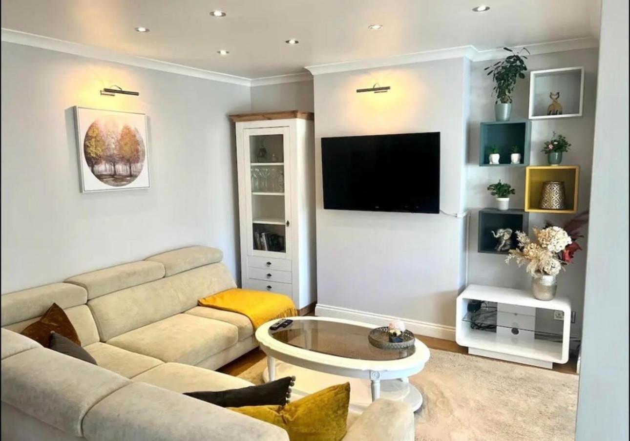 Gorgeous One Bedroom With Jacuzzi Bath Londres