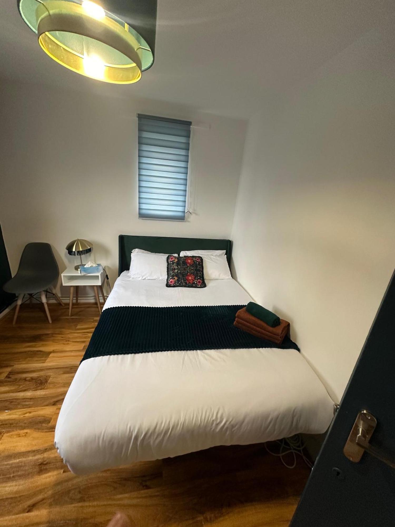 Elegant 2 Bedroom Flat In Chiswick Near Tube Stations Londen