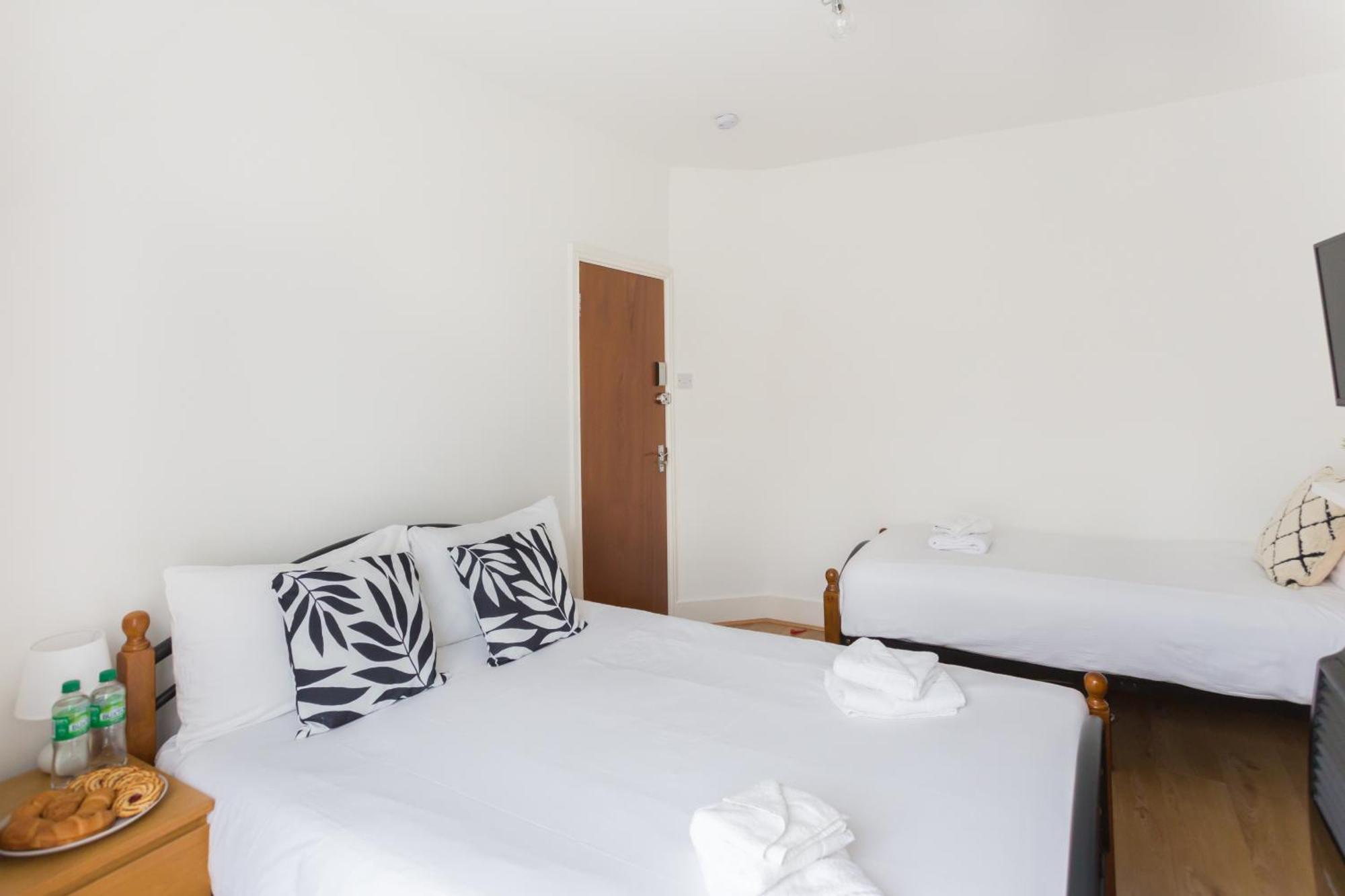 Wood Budget - Next To Mall & Metro Station - 10 Min To Center *