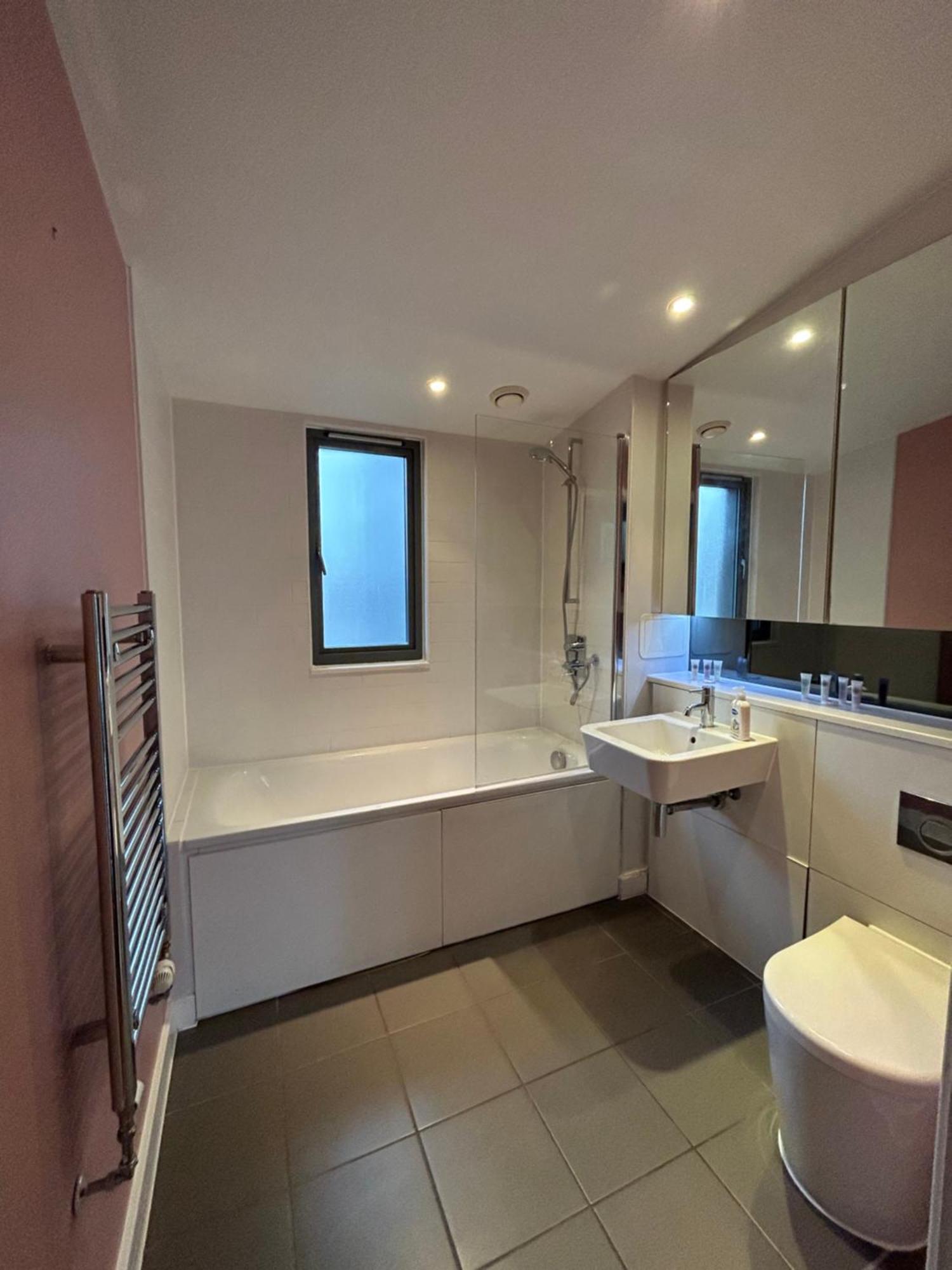In Style: Modern 2-bed In Trendy Area Apartment