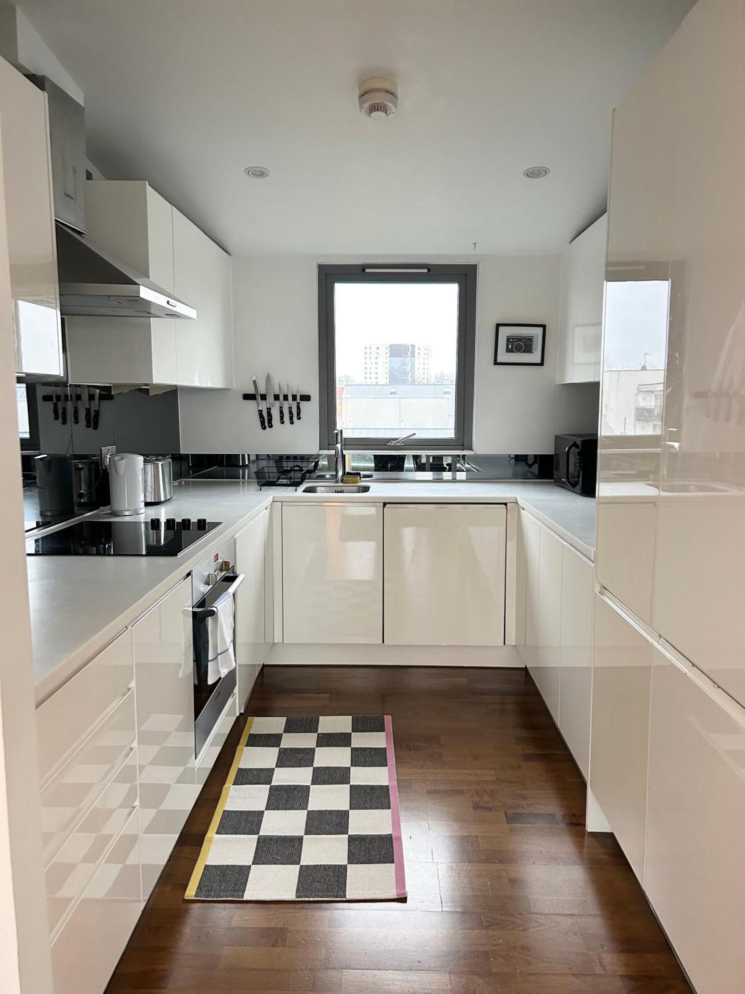 In Style: Modern 2-bed In Trendy Area *