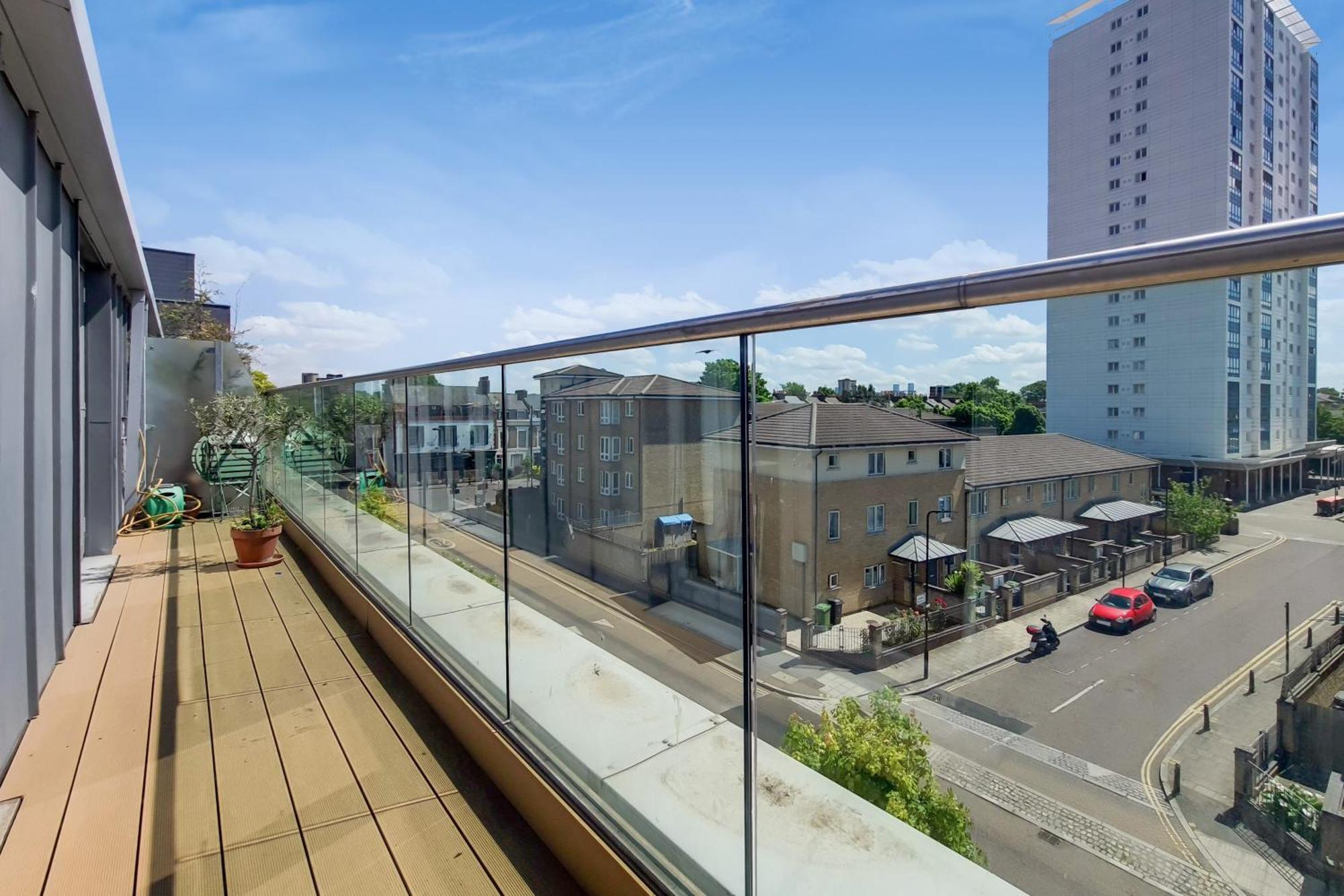 In Style: Modern 2-bed In Trendy Area London
