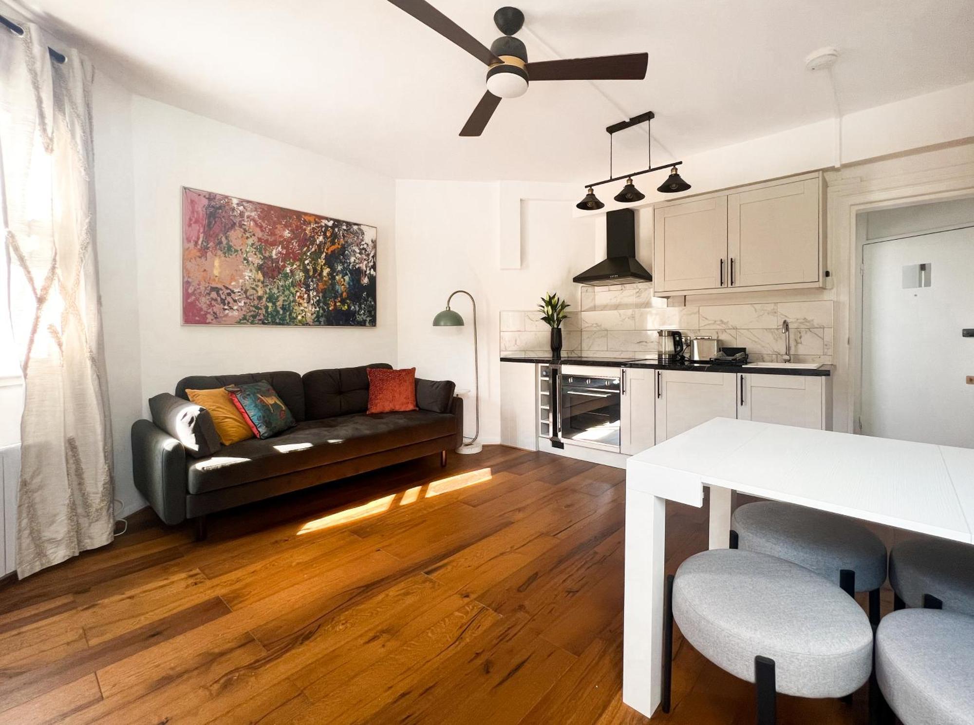 Bright Gem Of A Apartment *