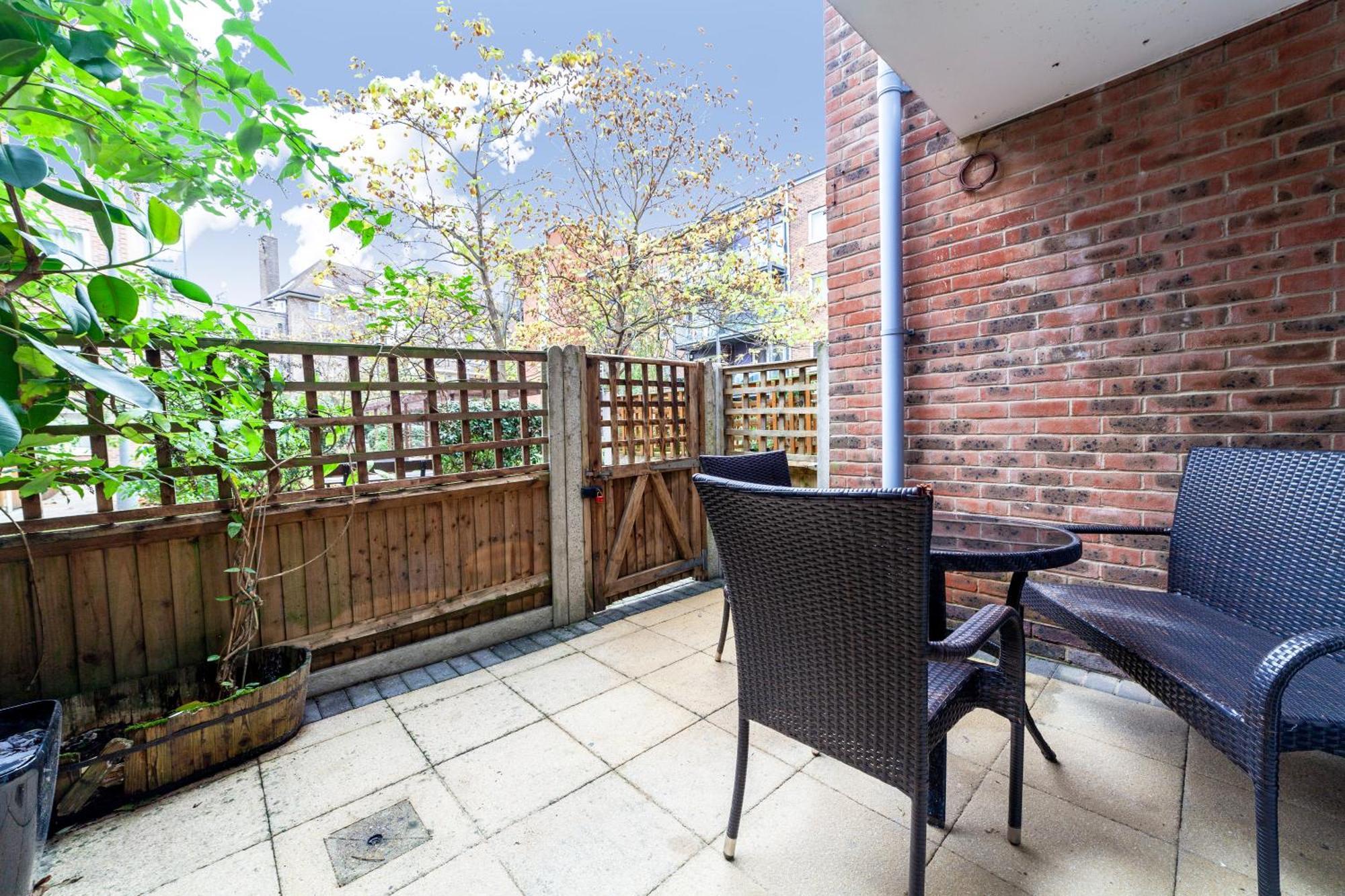 Apartamento Charming 1br W Patio In Battersea Londres