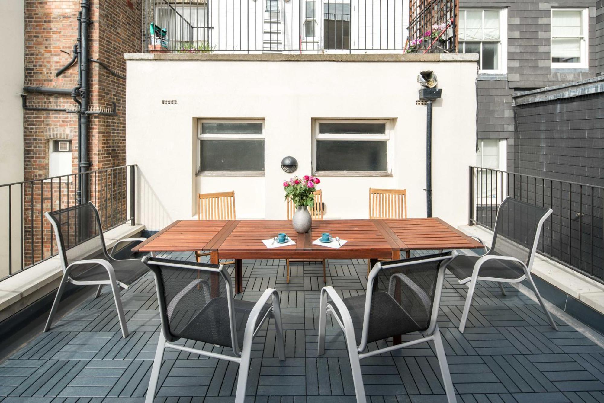 Apartment Roof Haven At Kensington Mews