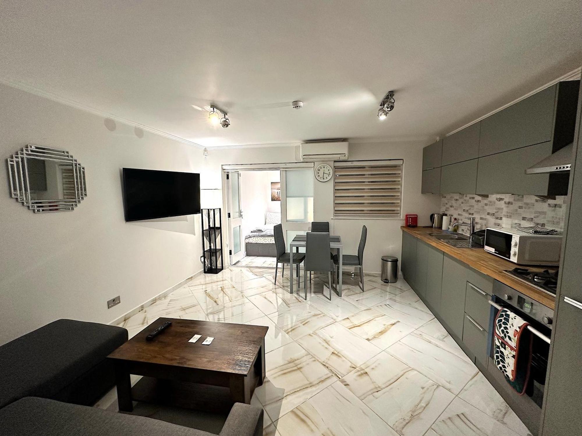 Apartment Zone 1 *