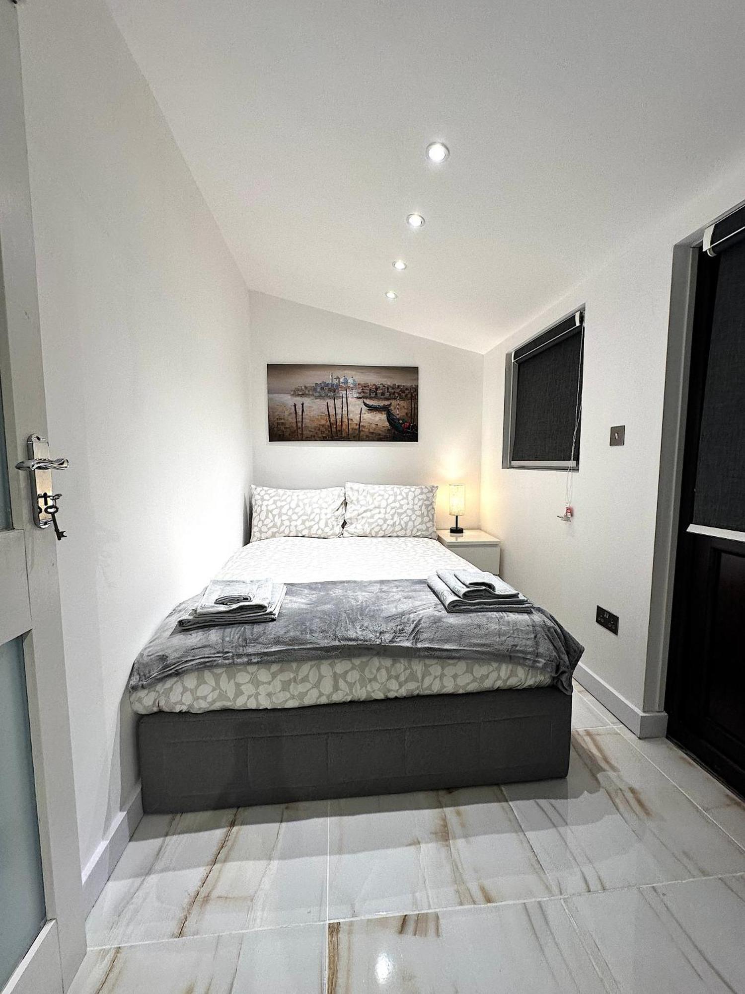 Zone 1 Apartment *