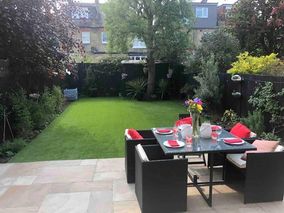Villa Luxury 4 Bedroom House In Featured On Tv Londen