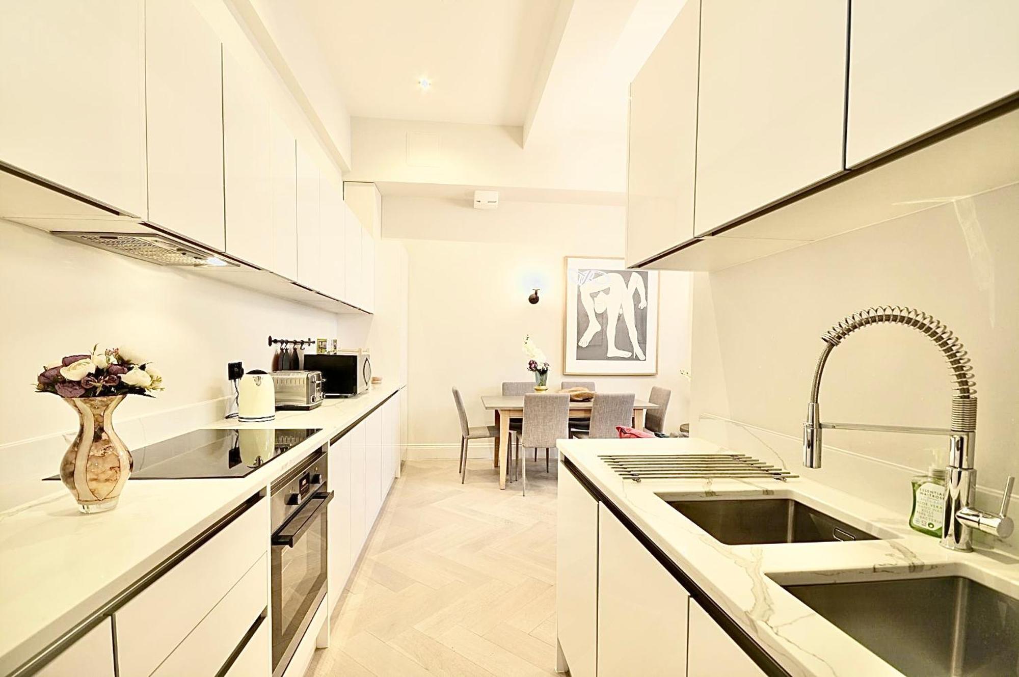 Fulham Townhouse, 2 Baths, Parking, Breakfast * Londen