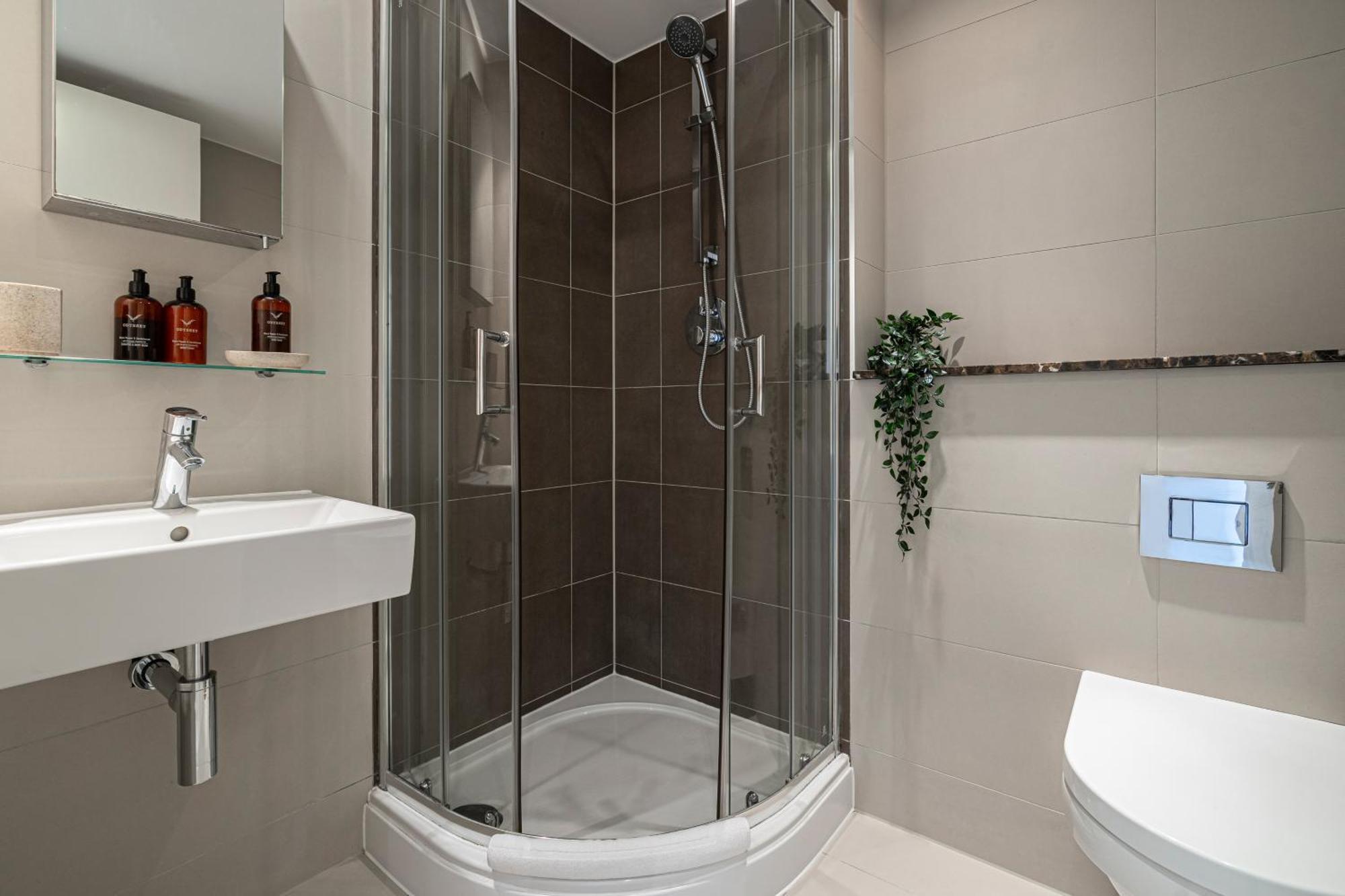 Fleet Street Apartment *