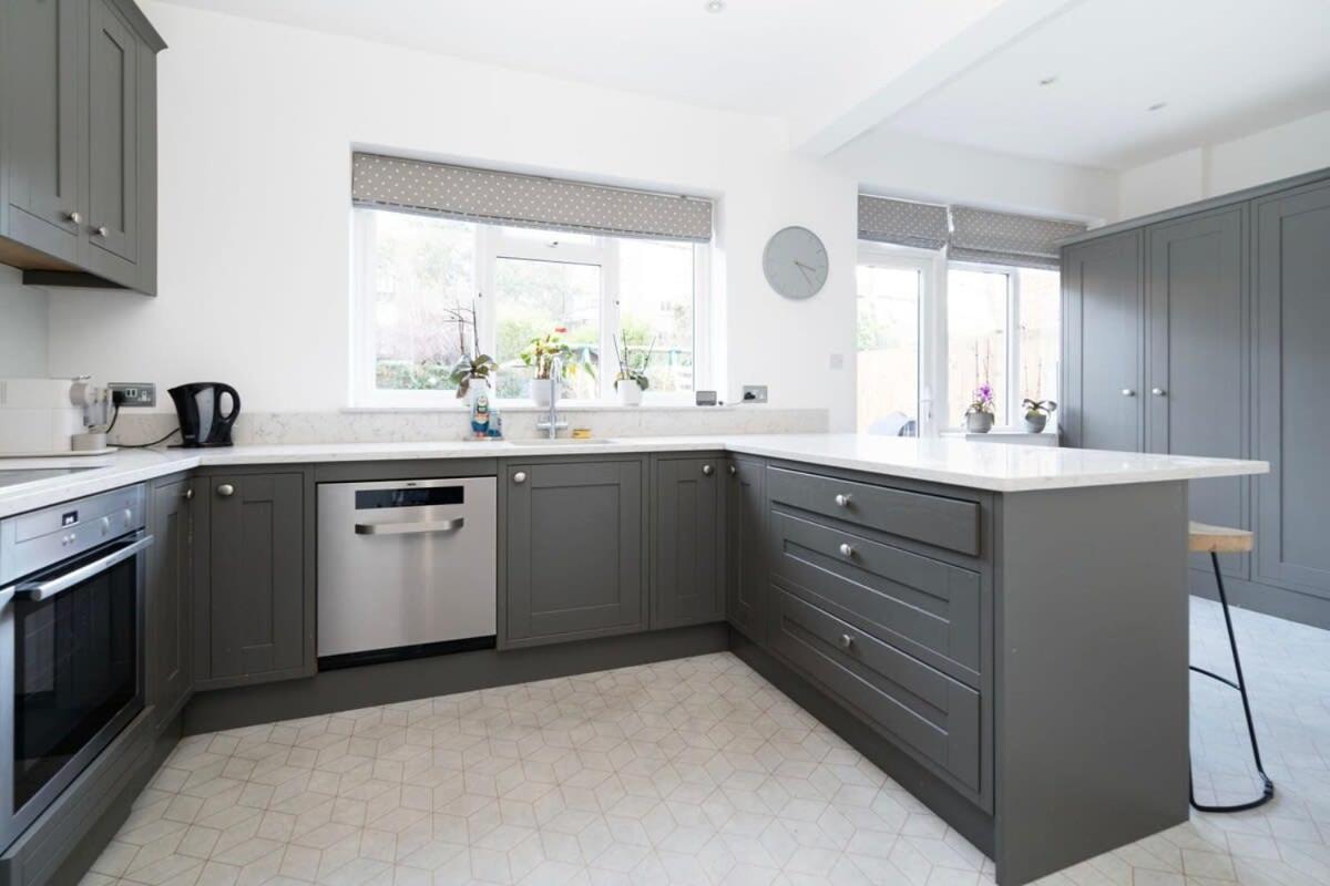 Spacious Haven For Family And Friends Londres
