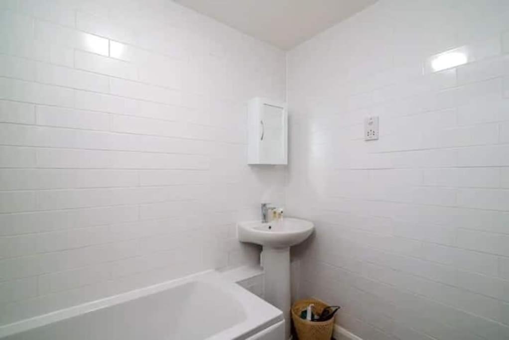 Quiet 4 Bedroom House Between Camden & Kings Cross Vakantiehuis Londen