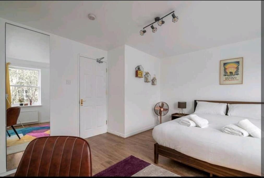 Quiet 4 Bedroom House Between Camden & Kings Cross Vakantiehuis *