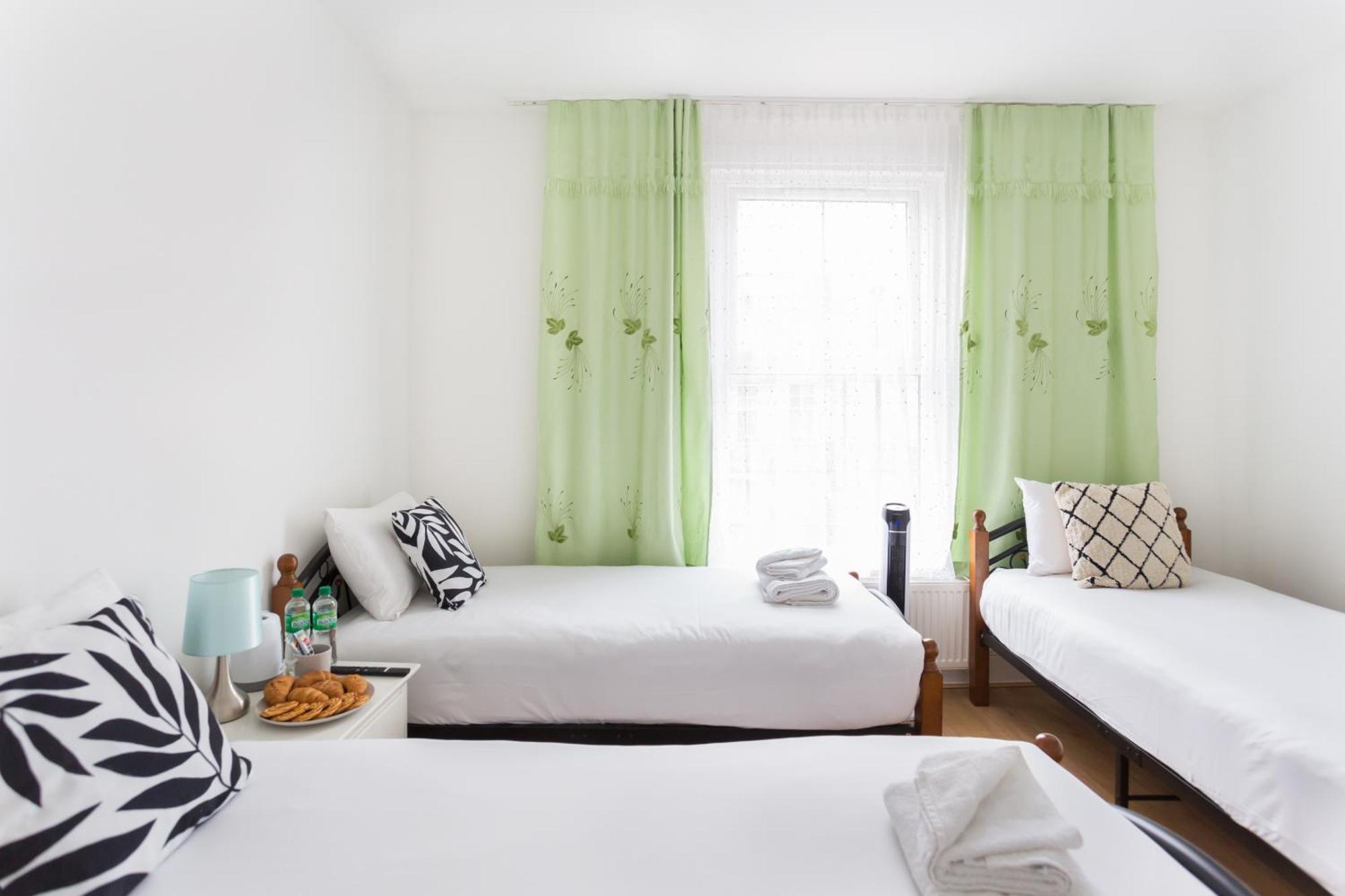 Wood Budget - Next To Mall & Metro Station - 10 Min To Center *