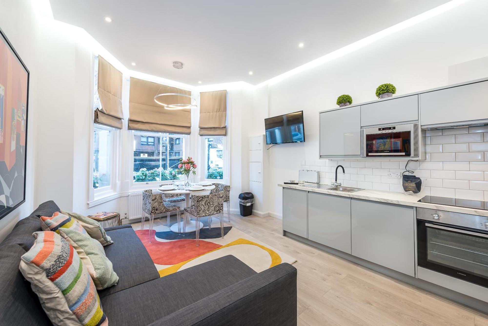 Casa Italia Near Kings Road In Chelsea With Wifi & Washing Machine Londen