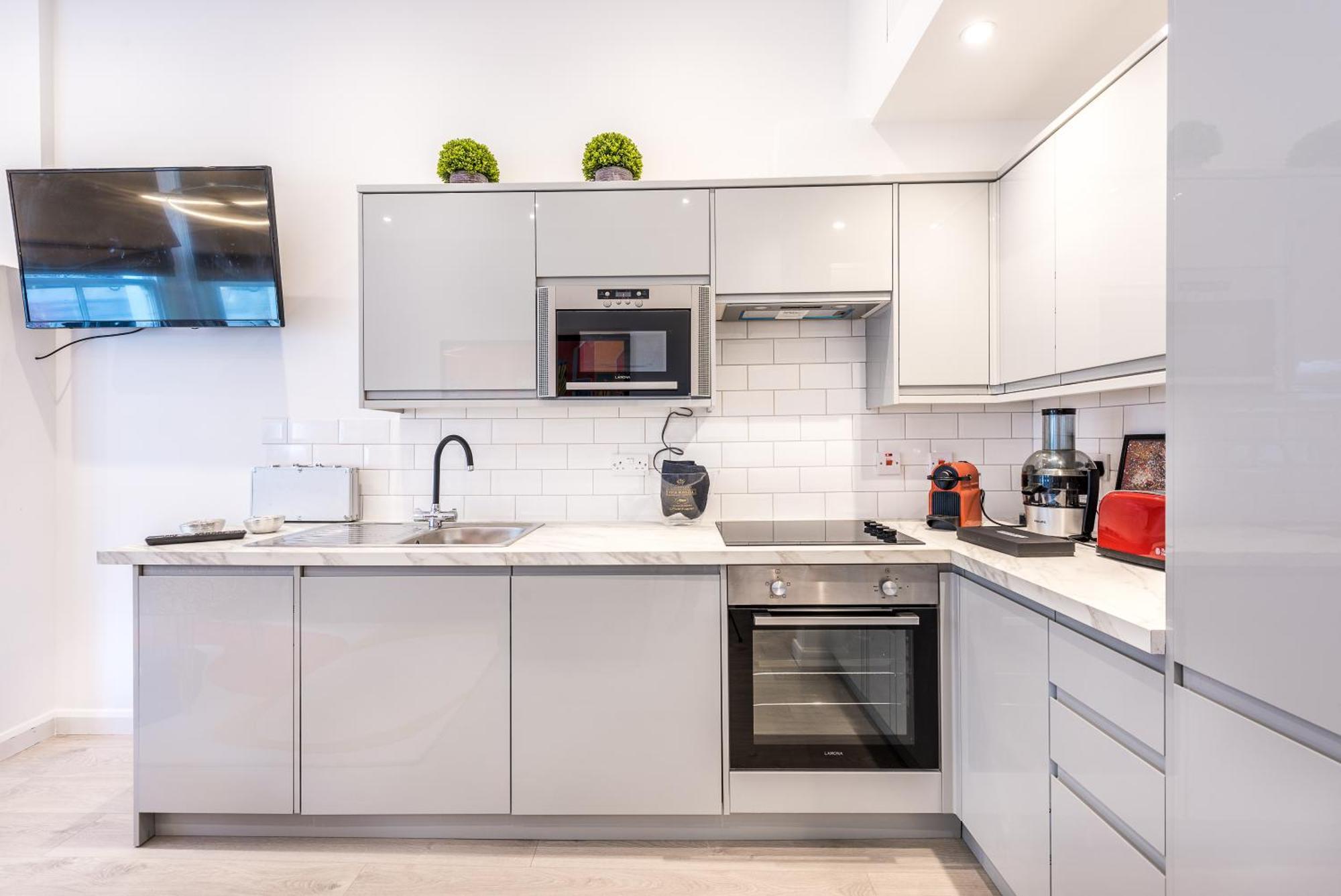 Appartement Casa Italia Near Kings Road In Chelsea With Wifi & Washing Machine *