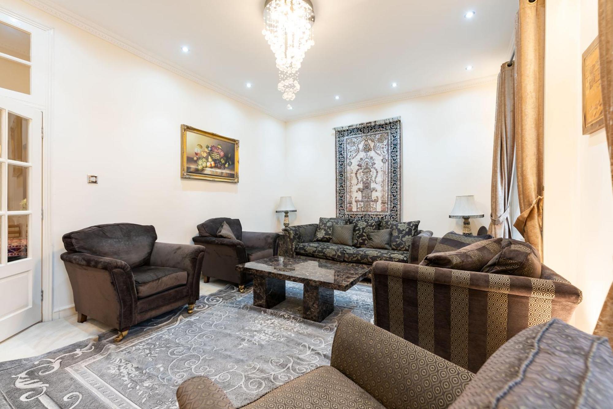 Luxury 4 Bedroom Flat In Sussex Gardens Londen