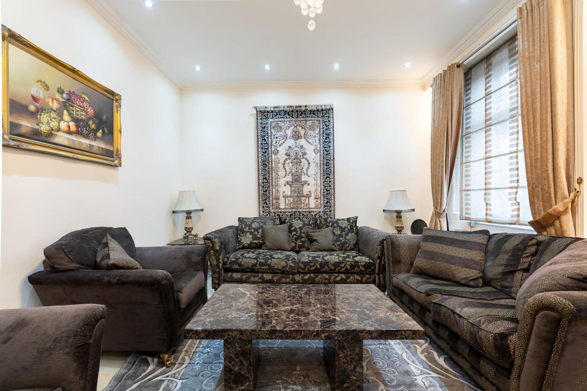 Luxury 4 Bedroom Flat In Sussex Gardens Appartement Londen
