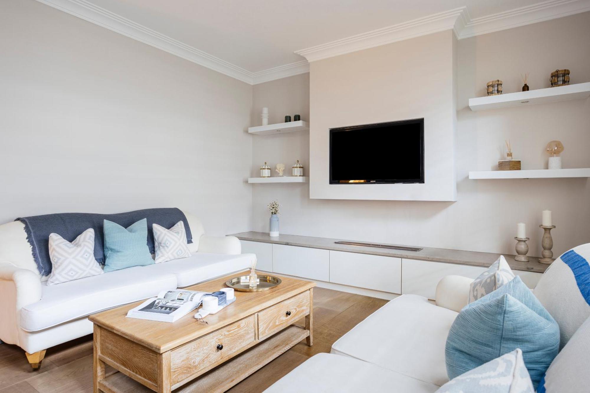 Elm Park - 2 Bed Chelsea Apartment *