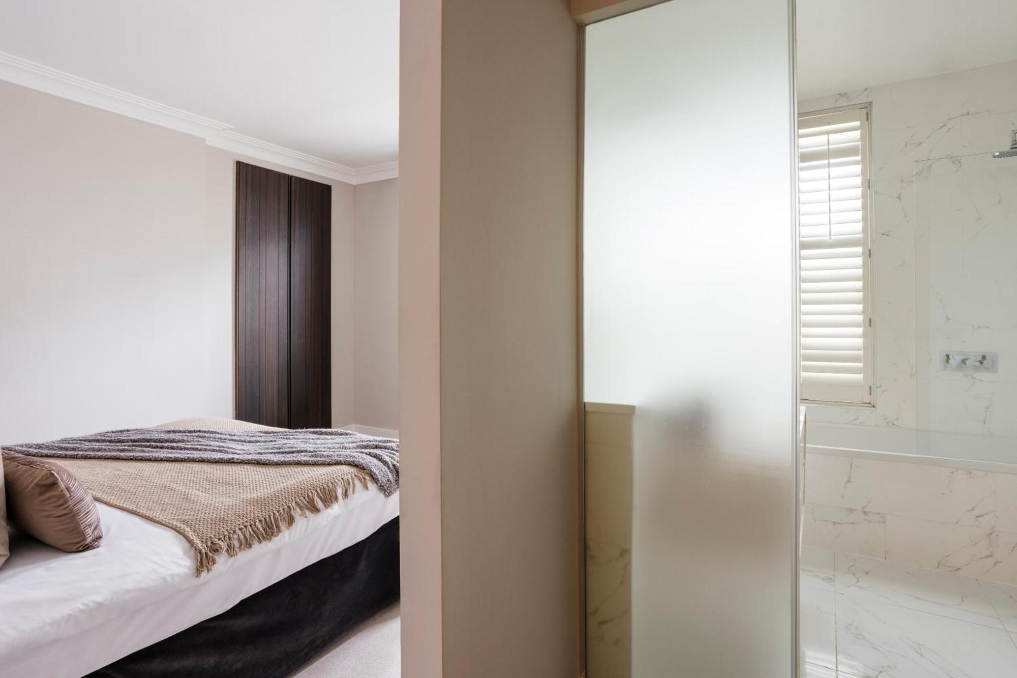Apartment Elm Park - 2 Bed Chelsea