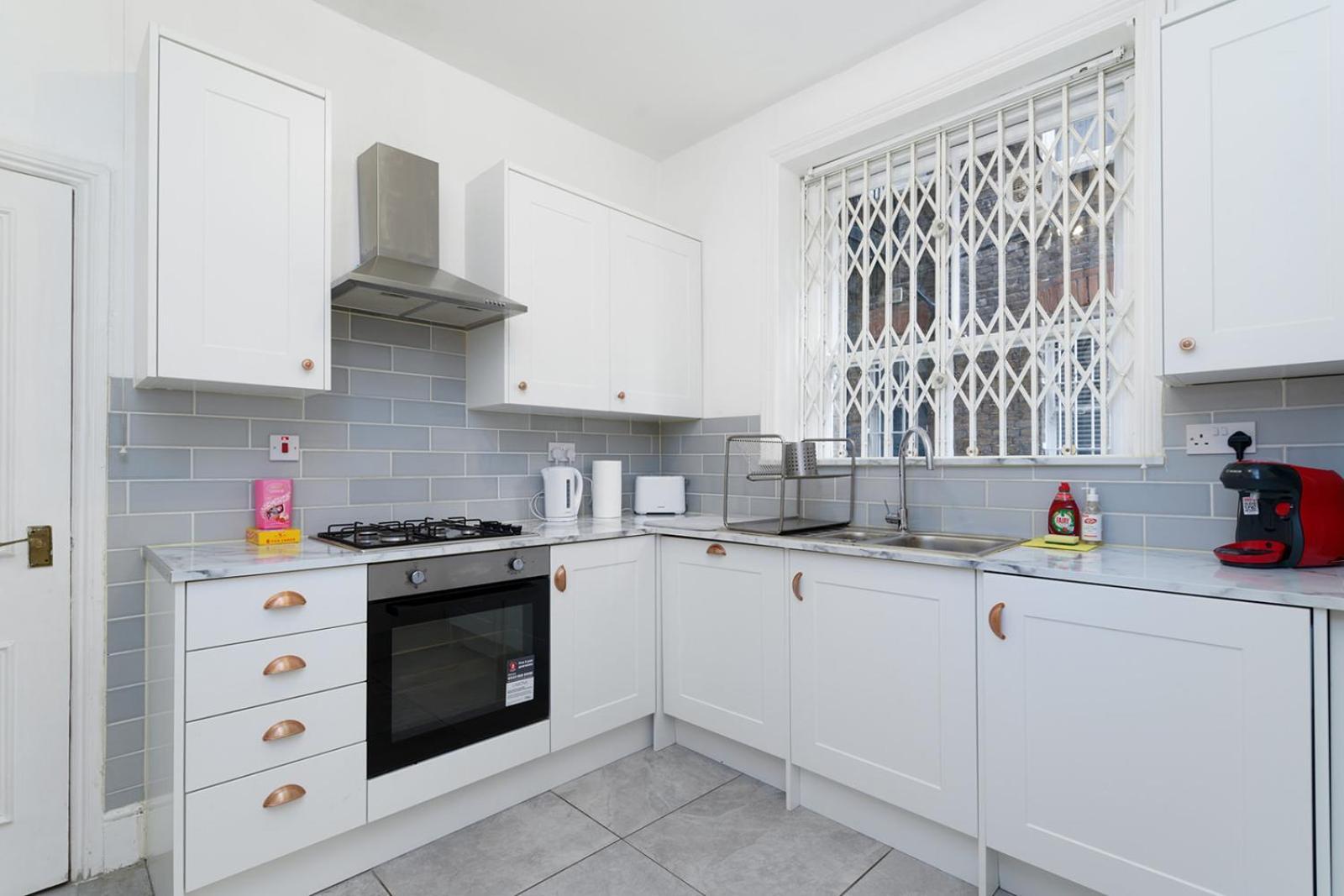 2 Bedroom Cosy Apartment London