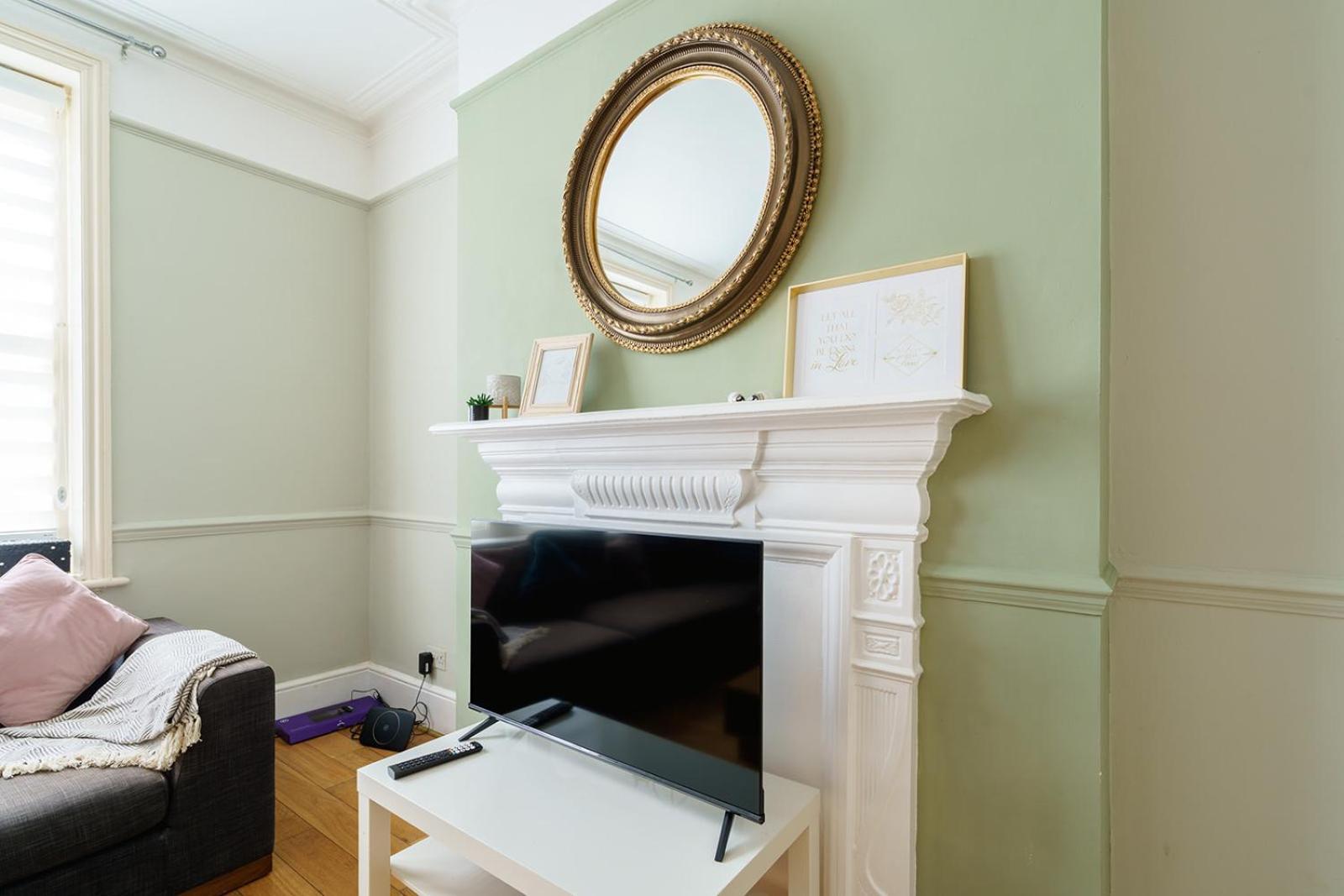 2 Bedroom Cosy Apartment London
