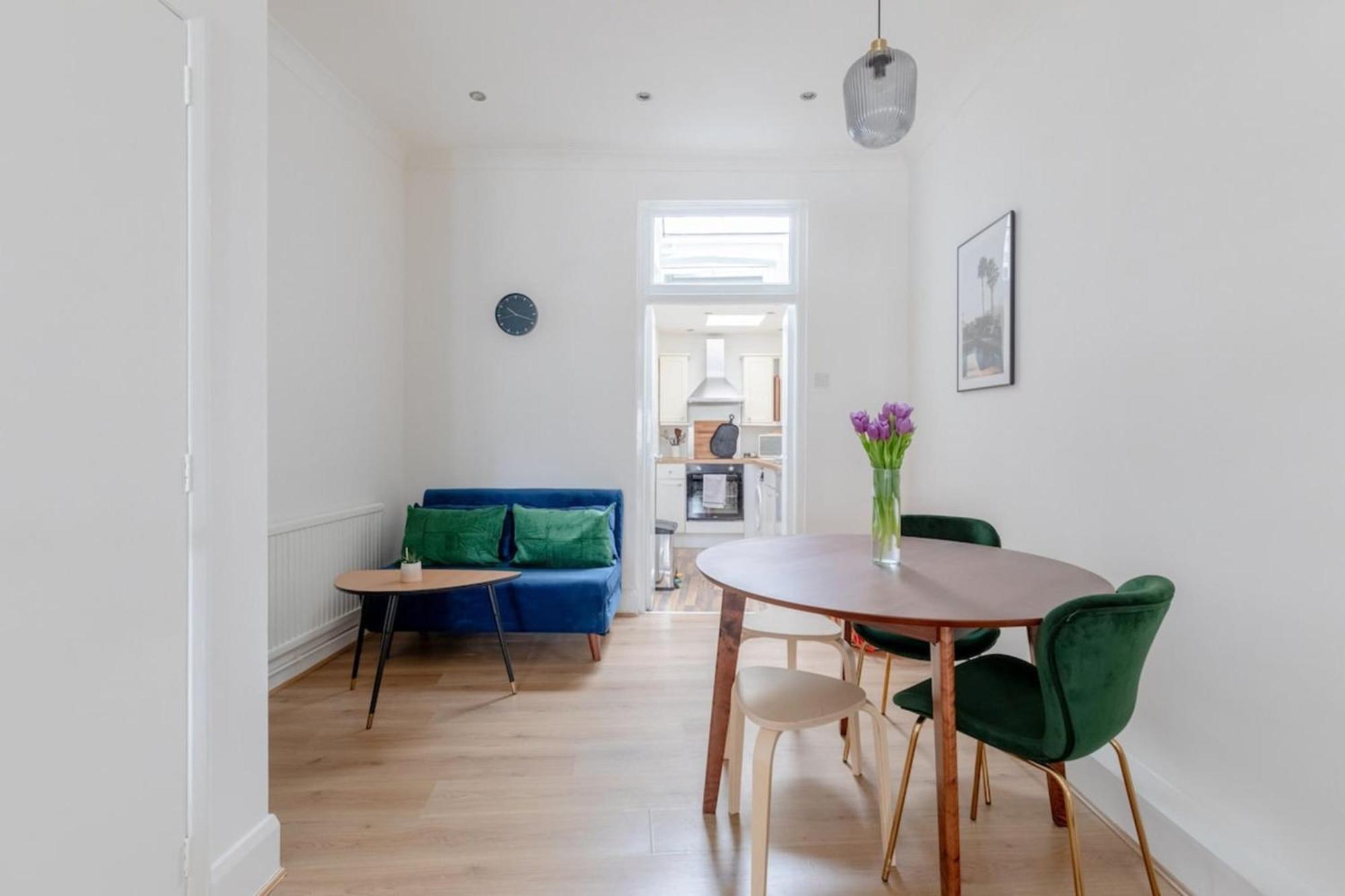 & Charmingly Curated 1bd Wifi Fulham Apartment *
