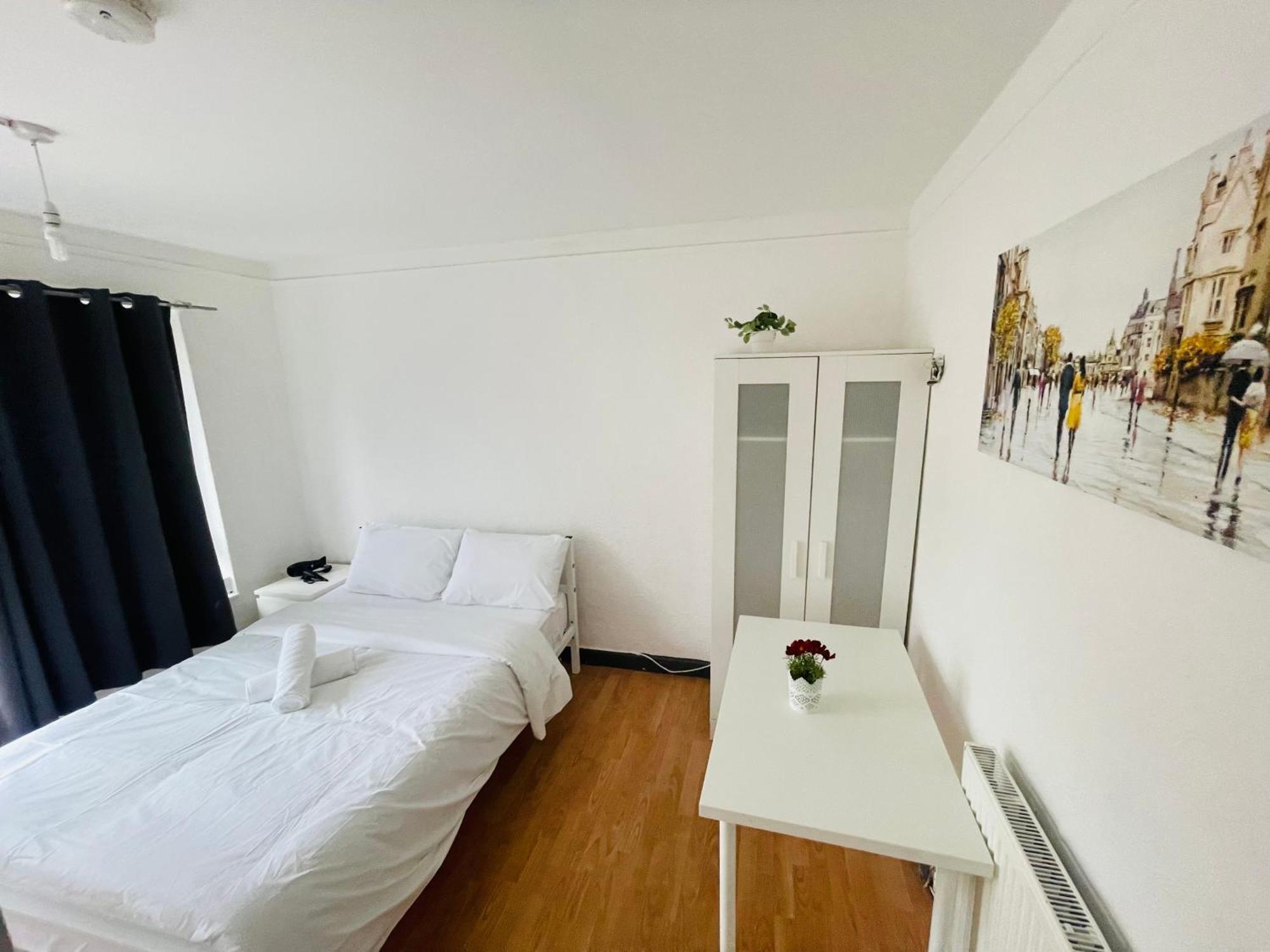 Double Near Canary Wharf 32