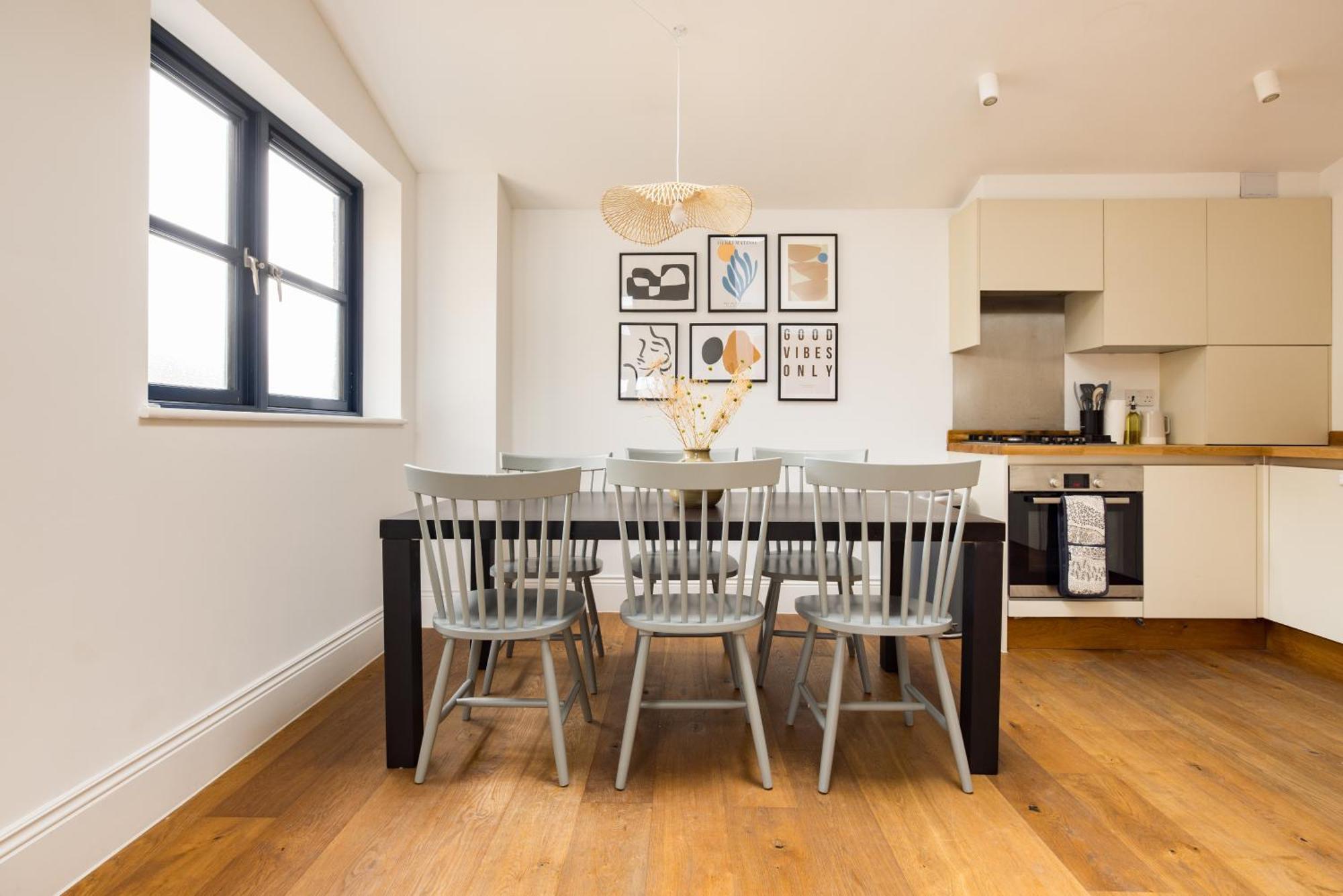 The Tooting Hideout - Dazzling 3bdr Flat With Balcony Apartment *