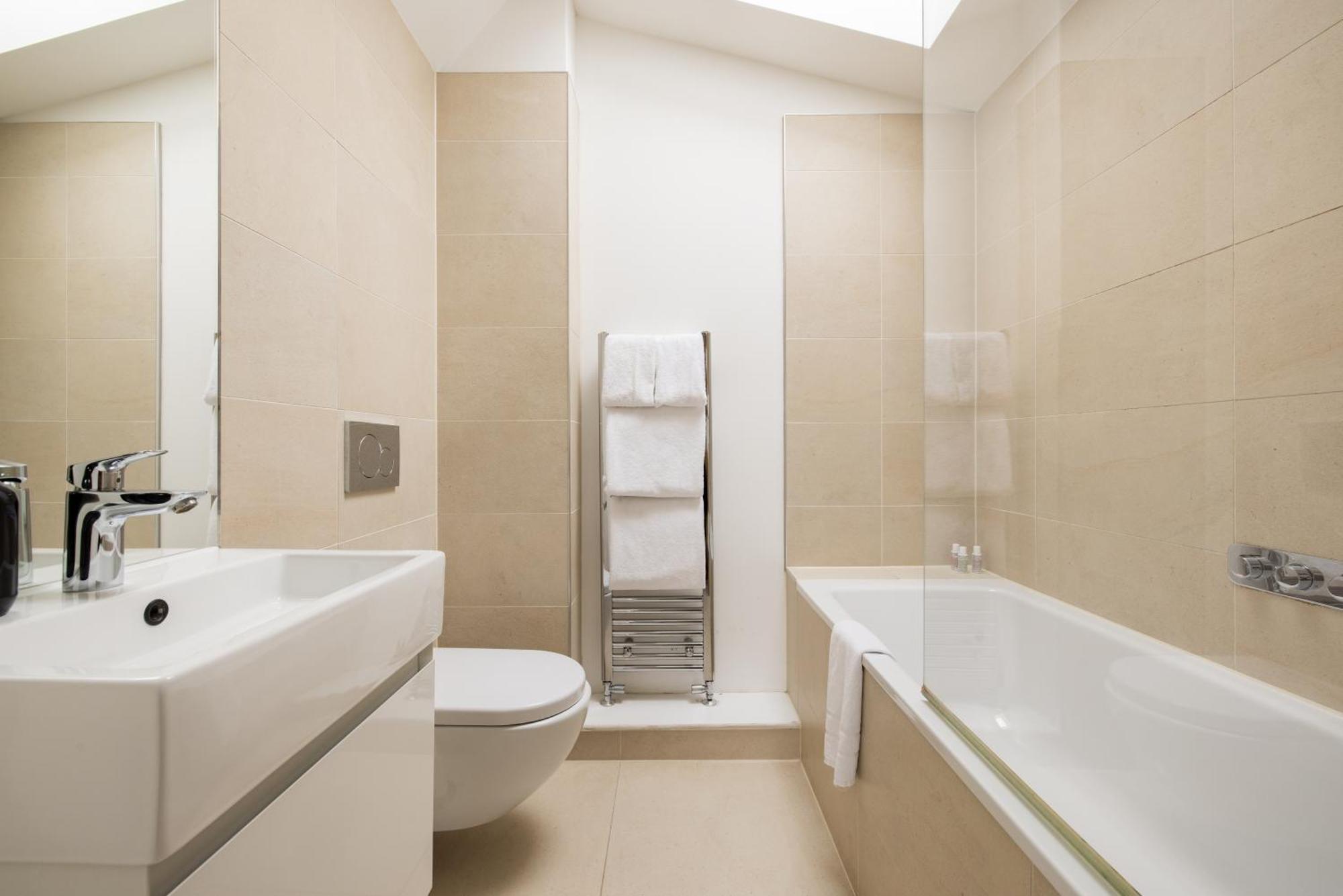 The Tooting Hideout - Dazzling 3bdr Flat With Balcony * London