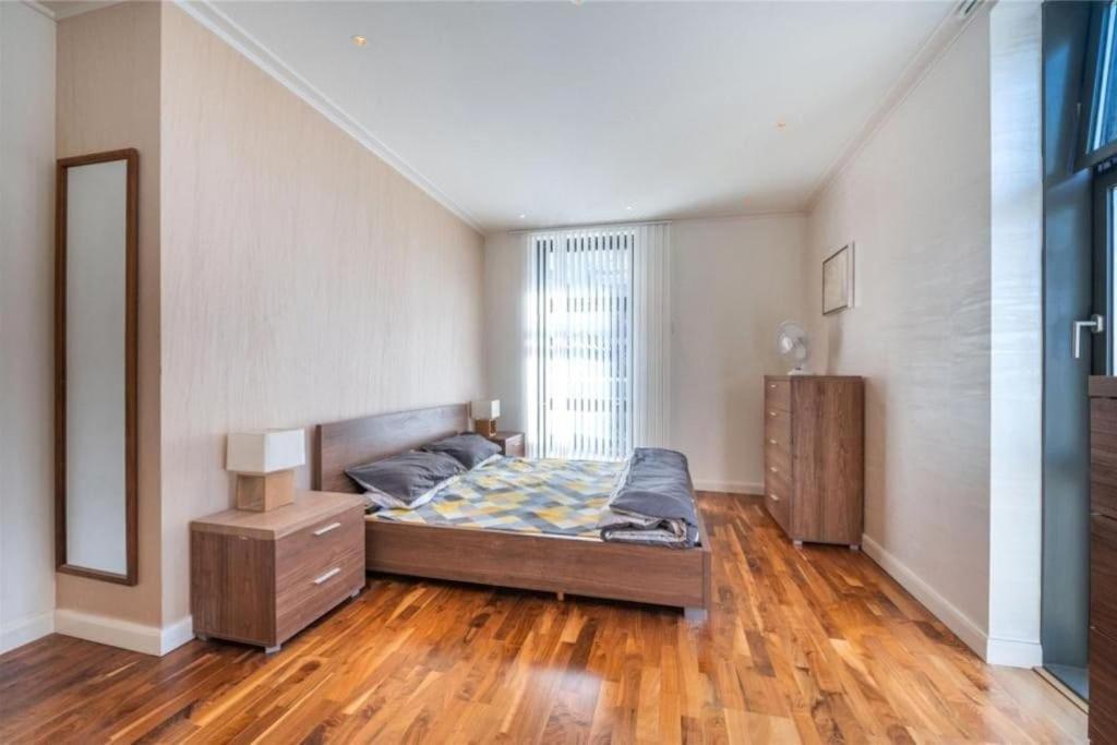 Apartment Luxury Penthouse 2 Bedrooms Flat In Canary Wharf London