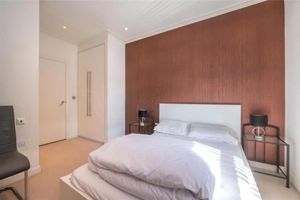 Luxury Penthouse 2 Bedrooms Flat In Canary Wharf London