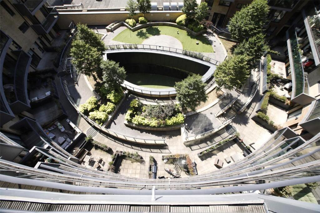 Tower Bridge Apartment *