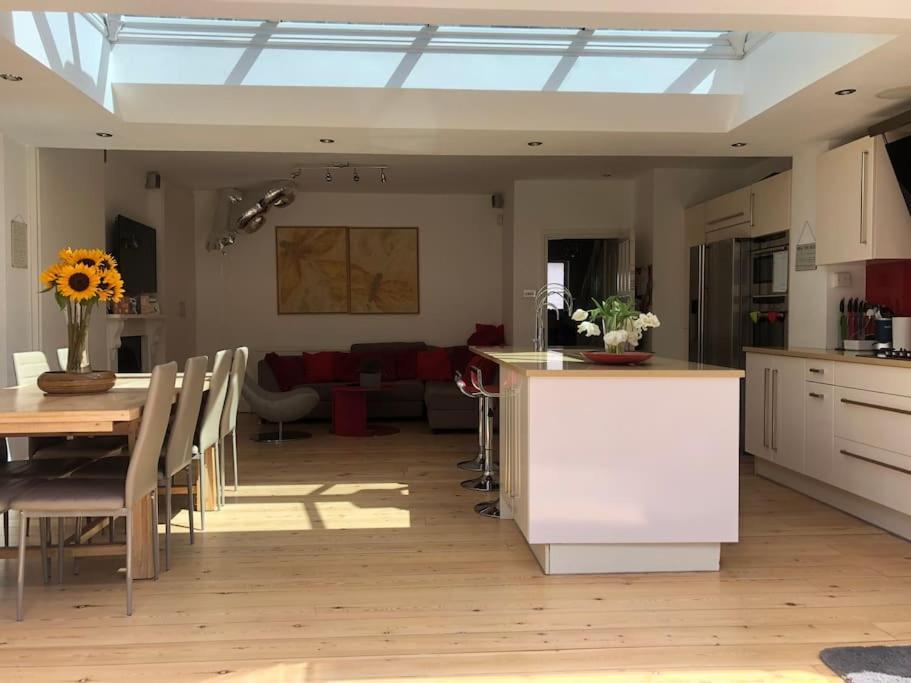 Villa Luxury 4 Bedroom House In Featured On Tv Londen
