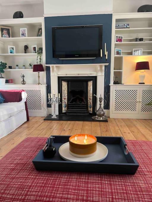 Luxury 4 Bedroom House In Featured On Tv * Londen