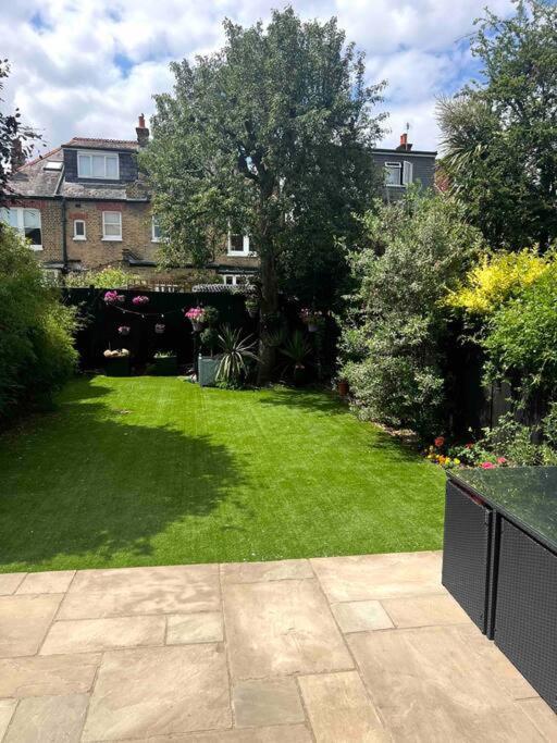 Villa Luxury 4 Bedroom House In Featured On Tv Londen