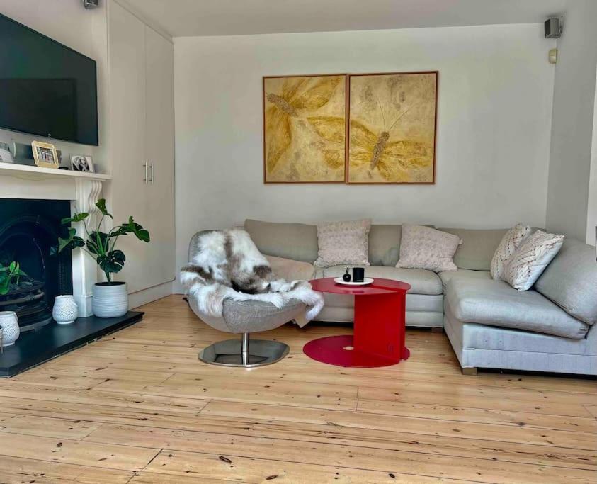 Luxury 4 Bedroom House In Featured On Tv Londen