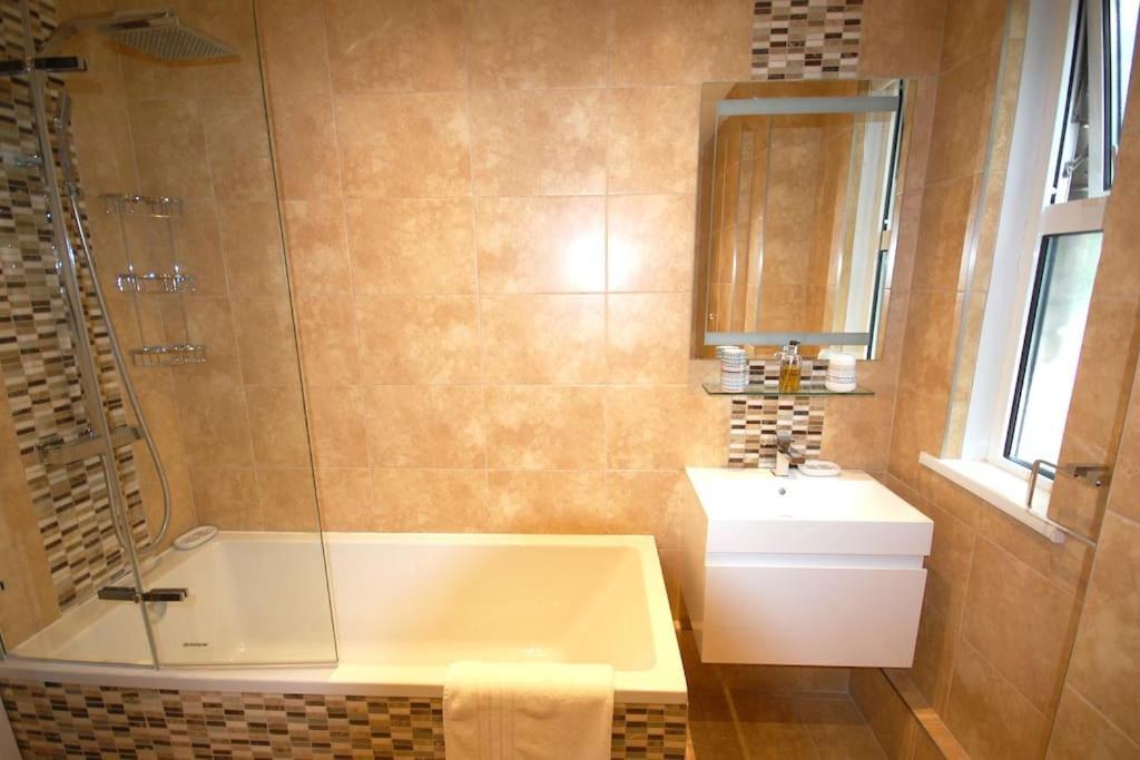 Clifton - Luxury 1 Bed Flat - 1 Min Walk To Tube