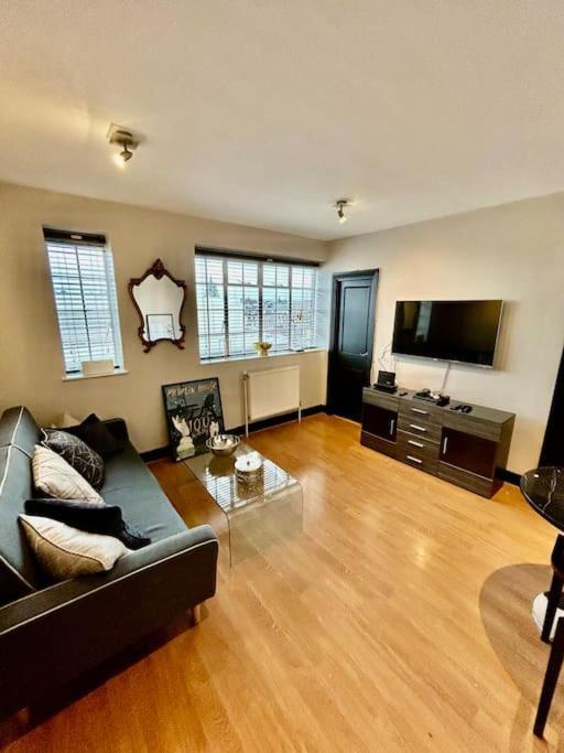 Chelsea Cloisters - One Bedroom Serviced Apartment