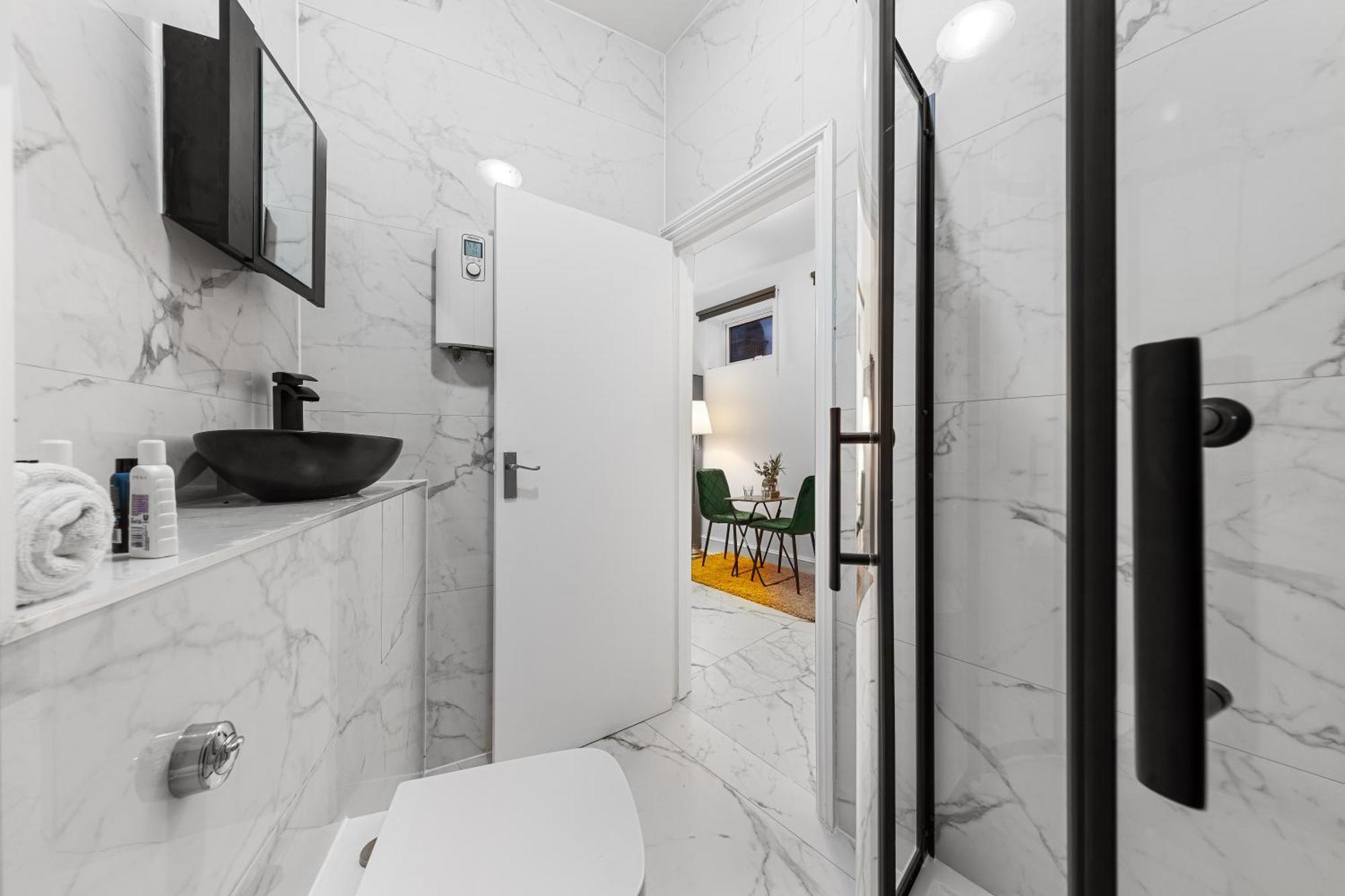 Serviced Modern Flat - Sleeps 2 - Good Links To King Cross, Euston, Finchley Road Station - Nw3 * Londen