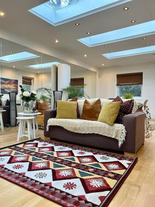 Sunny Garden Apartment *