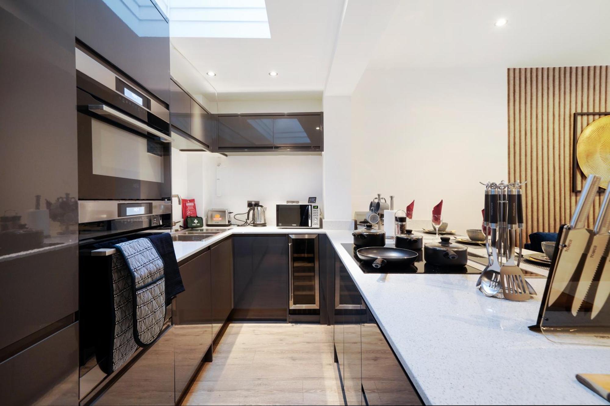 Charming 2 Bed House - Roof Terrace & Parking Holiday home London