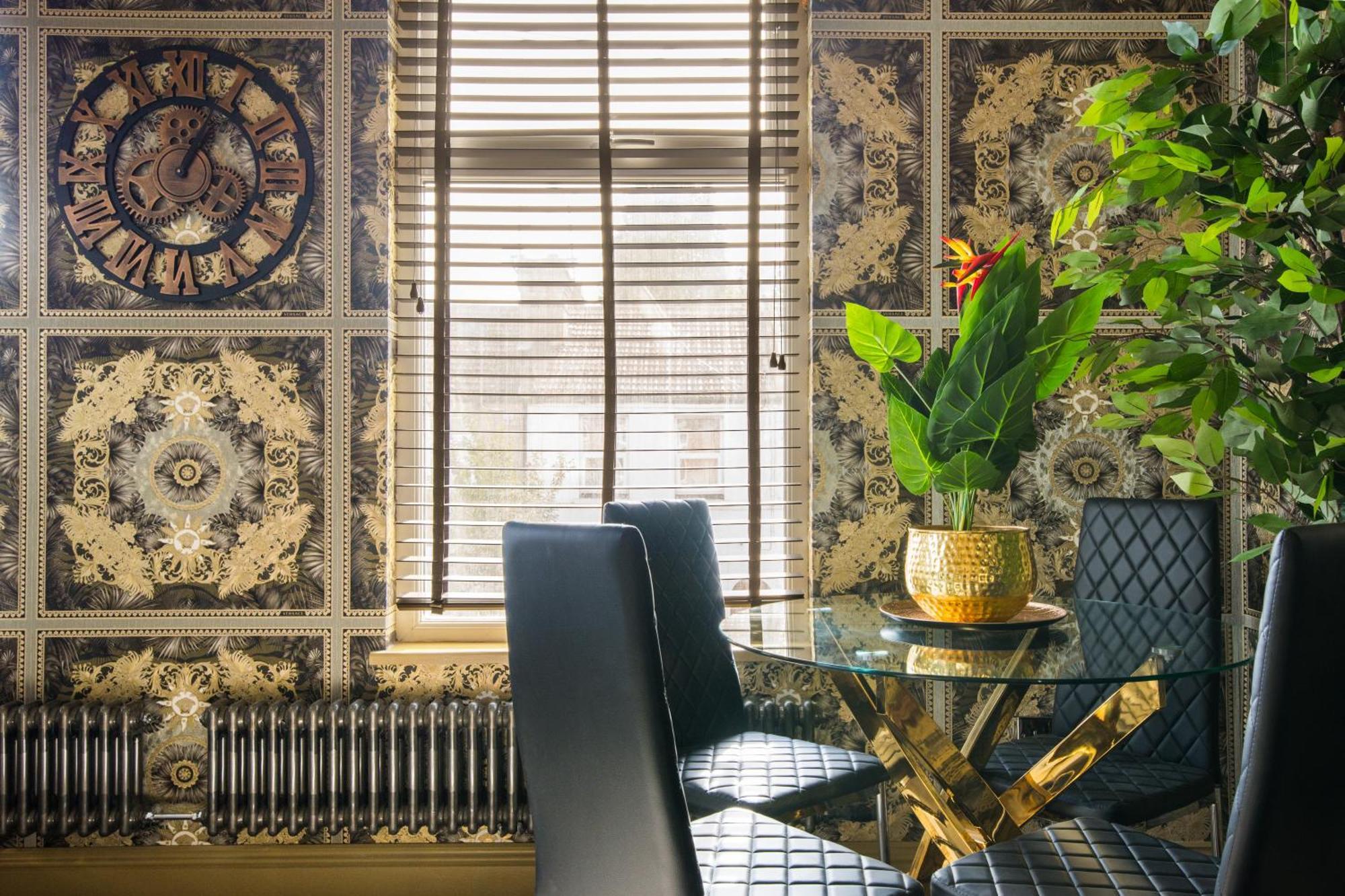 Appartement Luxury Versace 2 Bed Hot Tub Pool Table Sky Tv Londen