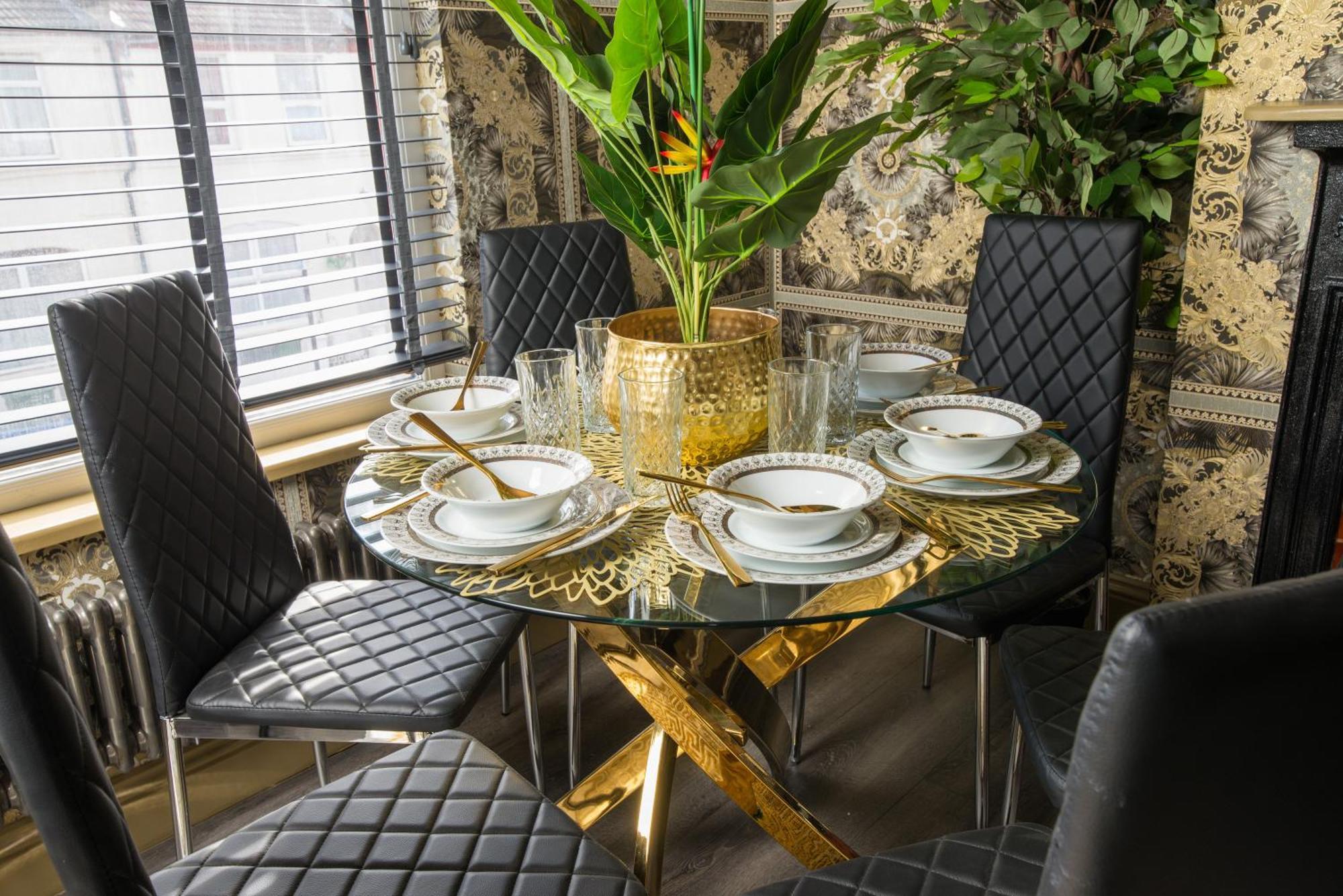 Luxury Versace 2 Bed Hot Tub Pool Table Sky Tv Apartamento *