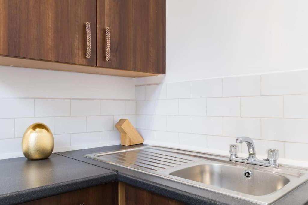Hyde Park Delux 1 Bed Bayswater Apartment *
